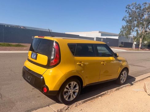Used 2016 Kia Soul + FWD image 13