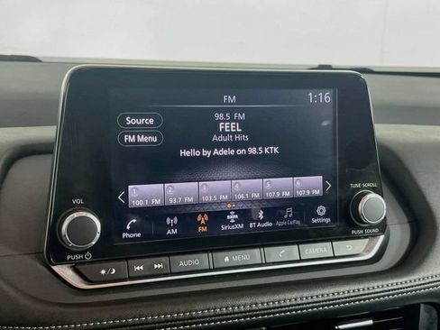 Used 2025 Nissan Rogue SV AWD/4WD image 11