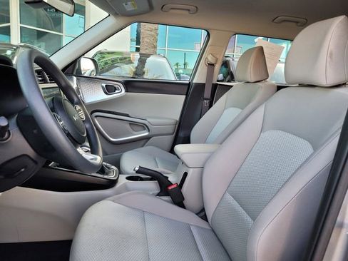 Certified 2025 Kia Soul LX w/ LX Technology Package image 13