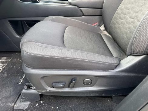 Used 2025 Nissan Pathfinder SV FWD image 23