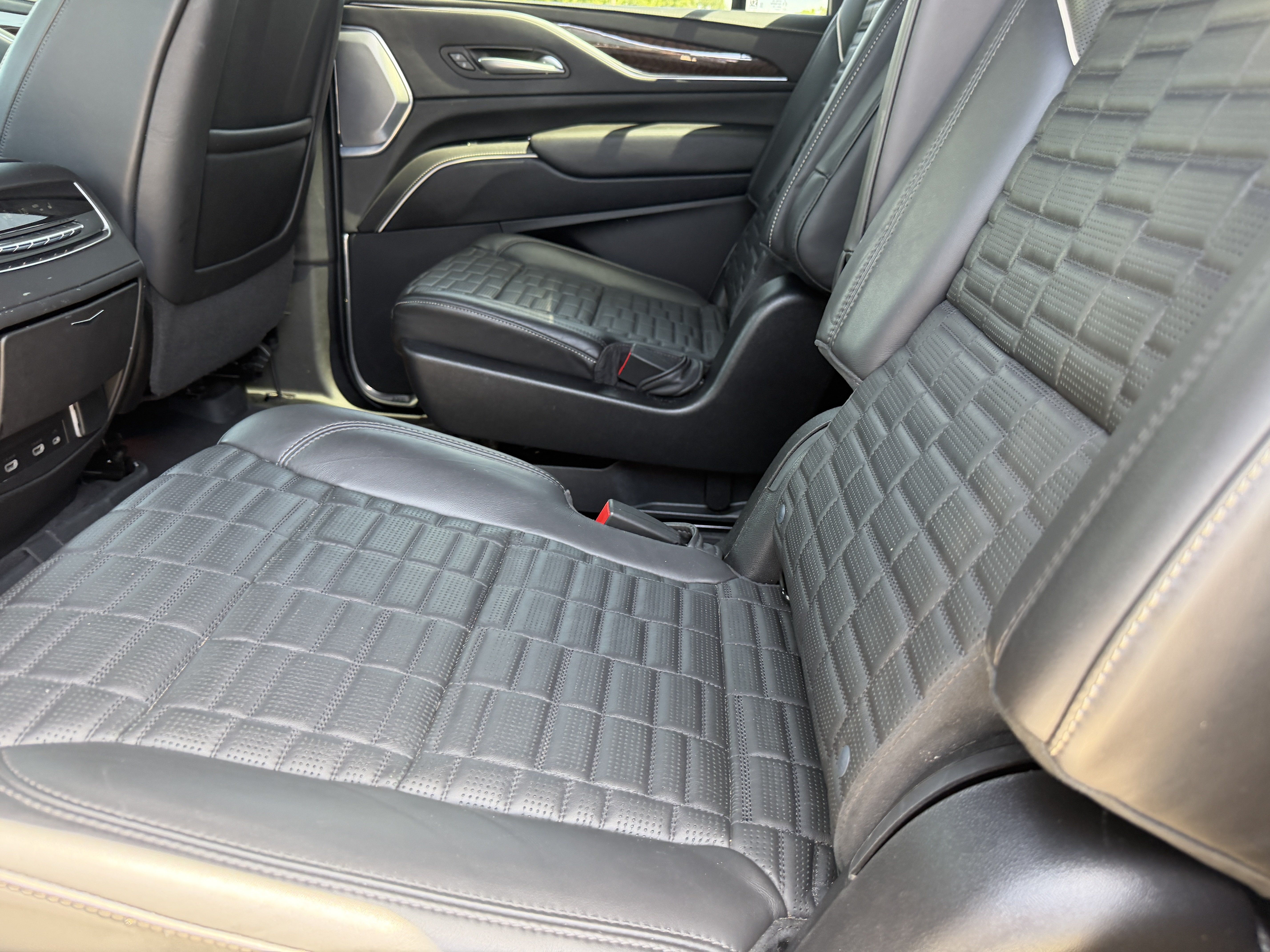 Certified 2024 Cadillac Escalade ESV Sport Platinum w/ LPO, ONYX Package AWD/4WD image 18
