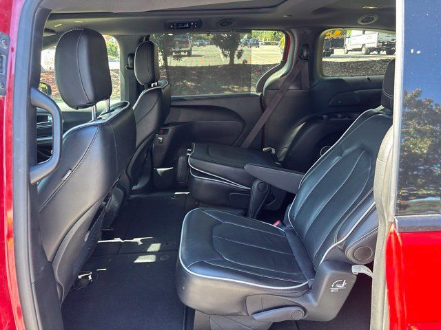Used 2025 Chrysler Pacifica Limited FWD image 18