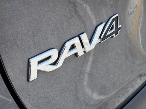 Used 2025 Toyota RAV4 XLE FWD image 12