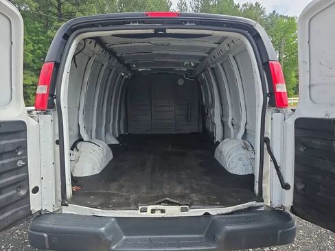 Used 2019 Chevrolet Express 3500 Extended w/ Driver Convenience Package RWD image 28