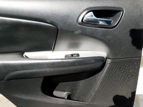 Used 2017 Dodge Journey SXT w/ Comfort/Convenience Group image 14