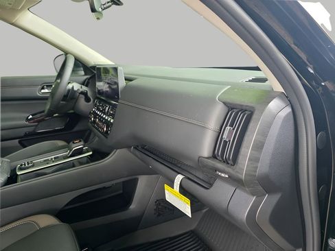 New 2026 Nissan Pathfinder Platinum AWD/4WD image 15