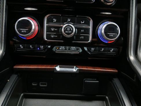 Used 2023 GMC Yukon XL Denali Ultimate AWD/4WD image 26