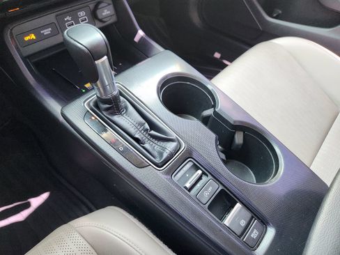 Used 2024 Honda Civic Touring image 28