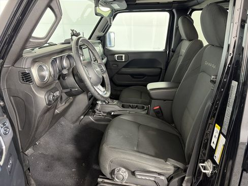 Used 2019 Jeep Wrangler Unlimited Sahara image 6