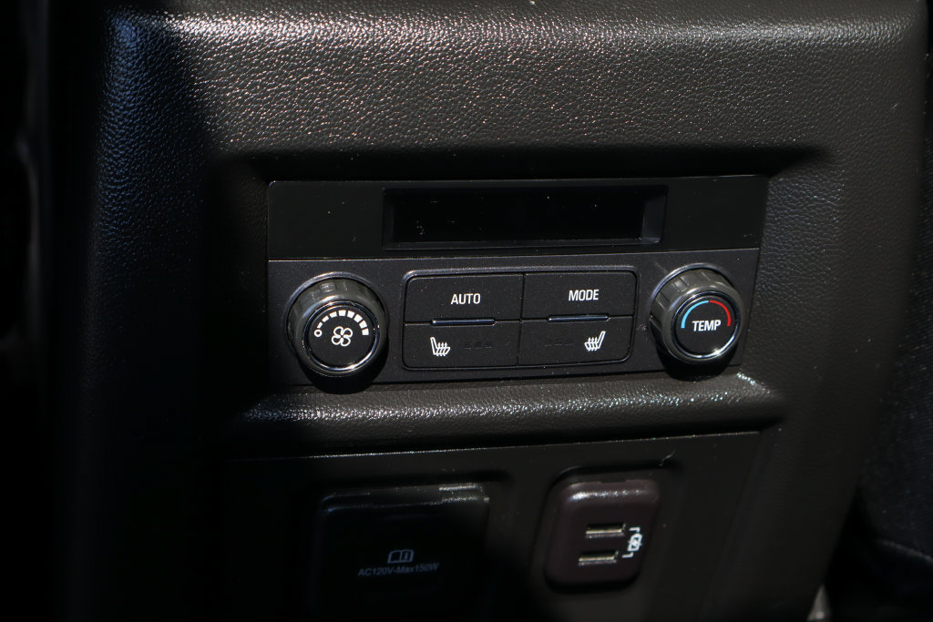 Used 2023 Chevrolet Traverse High Country FWD image 41
