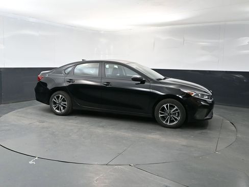 Used 2023 Kia Forte LXS FWD image 7