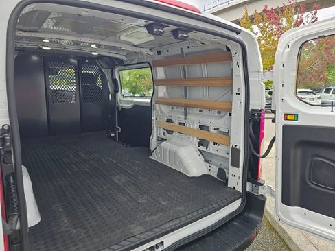 Used 2024 Ford Transit 250 Low Roof w/ Exterior Upgrade Package RWD image 24