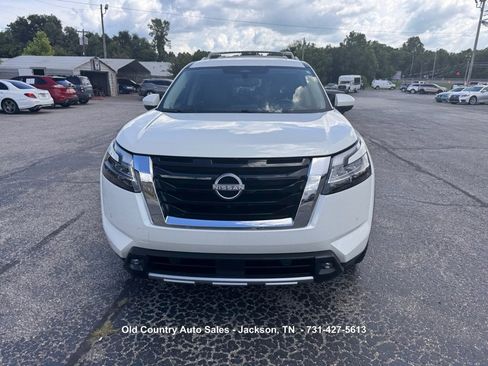 Used 2022 Nissan Pathfinder Platinum w/ Cargo Package AWD/4WD image 3