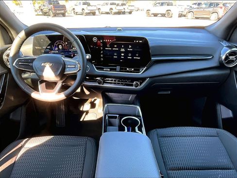 Used 2025 Chevrolet Equinox LT image 21