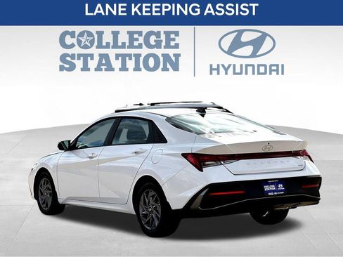 Used 2025 Hyundai Elantra Blue image 8