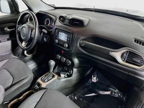 Used 2017 Jeep Renegade Latitude FWD image 25