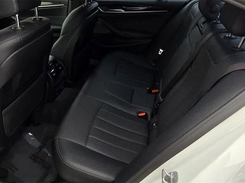 Used 2022 BMW 530e w/ Premium Package image 14