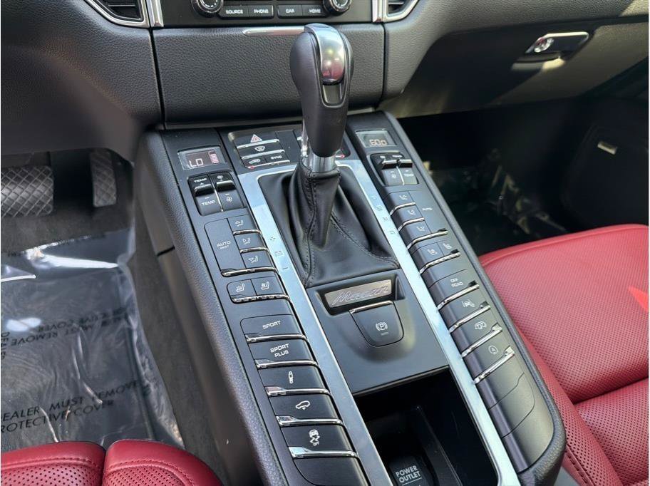 Used 2017 Porsche Macan Turbo AWD/4WD image 20
