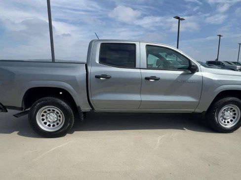 Used 2024 Chevrolet Colorado W/T image 9