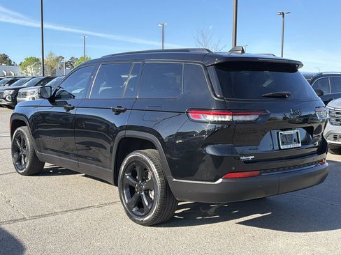 Used 2023 Jeep Grand Cherokee L Limited w/ Black Appearance Package image 3