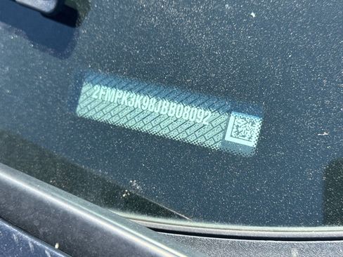 Used 2018 Ford Edge Titanium w/ Technology Package FWD image 3