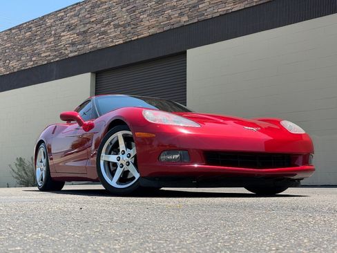Used 2005 Chevrolet Corvette Coupe w/ Preferred Equipment Group RWD image 3