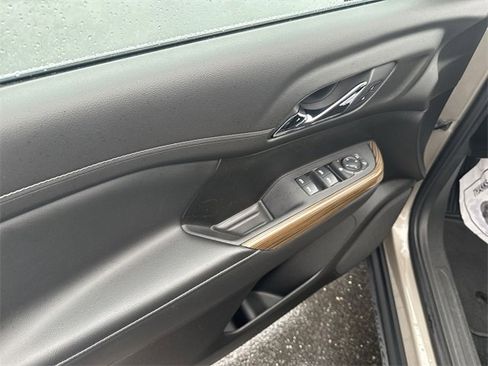 Used 2022 GMC Acadia SLE image 22