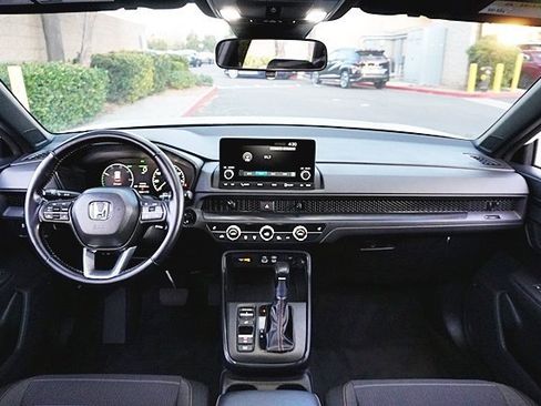 Used 2025 Honda CR-V Sport image 19