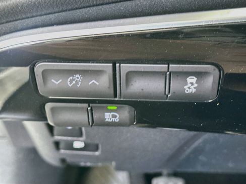 Used 2017 Toyota Prius Prime Plus FWD image 16
