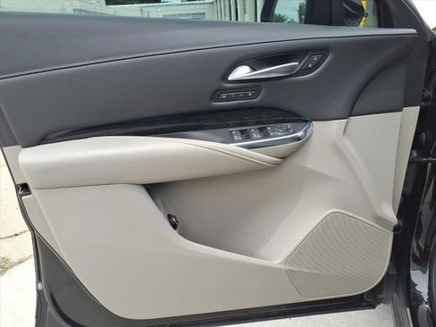 Used 2022 Cadillac XT4 Premium Luxury w/ Enhanced Visibility Package FWD image 18