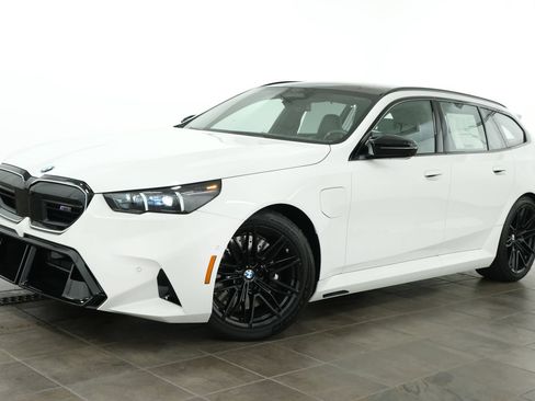 New 2026 BMW M5 Touring w/ Executive Package AWD/4WD image 1