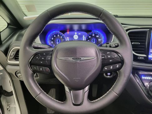 Used 2024 Chrysler Pacifica Touring-L w/ S Appearance Package image 5