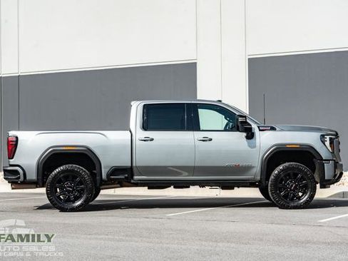 Used 2024 GMC Sierra 2500 AT4 w/ AT4 Preferred Package image 12