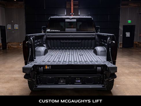 Used 2024 GMC Sierra 2500 Denali Ultimate AWD/4WD image 8