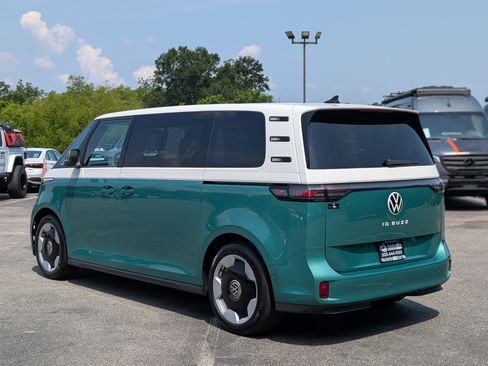 Used 2025 Volkswagen ID. Buzz Pro S Plus RWD image 7