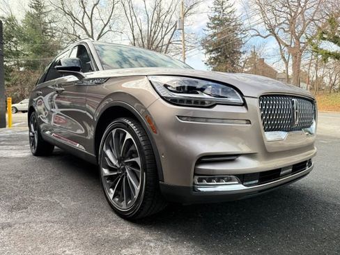 Used 2020 Lincoln Aviator Reserve w/ Equipment Group 202A image 11