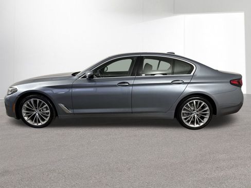 Used 2022 BMW 540i xDrive w/ Premium Package image 29