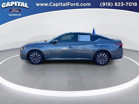 Used 2024 Nissan Altima 2.5 SV image 5