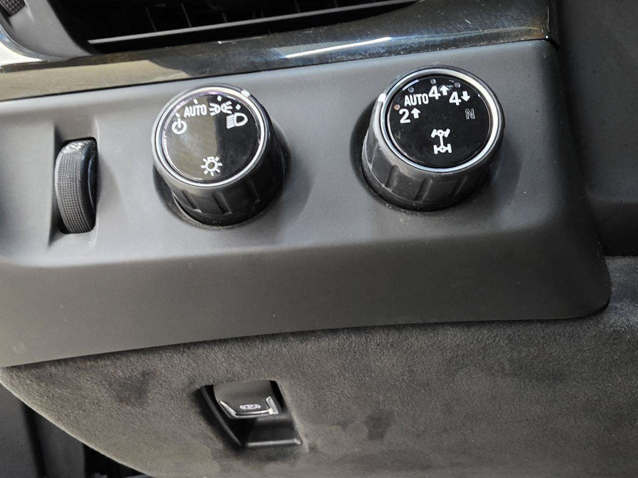 Used 2018 Cadillac Escalade ESV Platinum AWD/4WD image 38