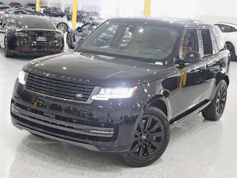 Used 2025 Land Rover Range Rover SE AWD/4WD image 6