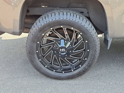 Used 2015 GMC Canyon SLT w/ Driver Alert Package RWD image 9