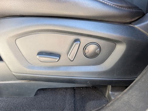 Used 2023 Ford Explorer Limited image 16