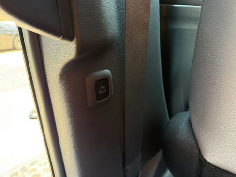 Used 2023 Toyota Sienna XLE FWD image 17