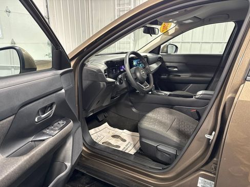 Used 2025 Nissan Kicks SV FWD image 16