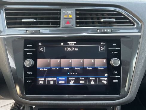 Certified 2023 Volkswagen Tiguan SE image 18