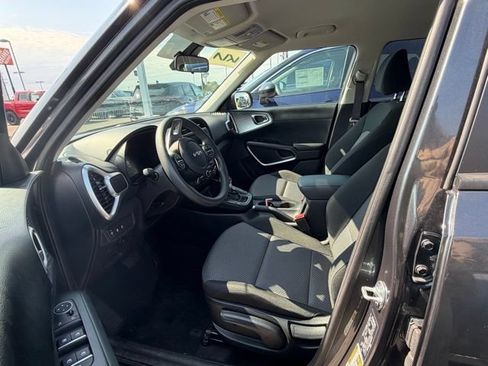 Used 2025 Kia Soul LX FWD image 36