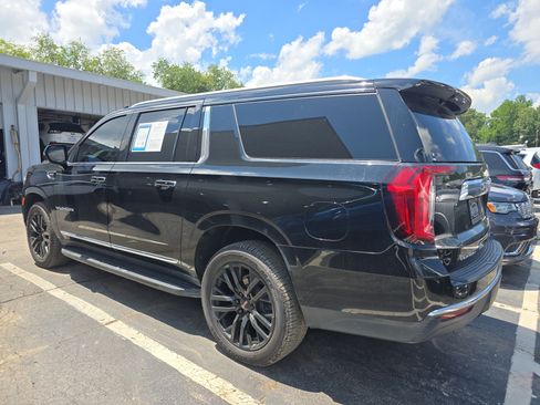 Used 2023 GMC Yukon XL SLT AWD/4WD image 3