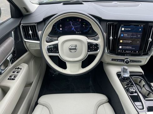 Used 2024 Volvo S90 T8 Ultimate image 17