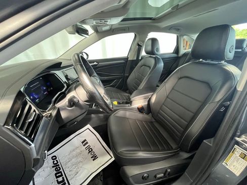 Certified 2022 Volkswagen Jetta SE image 11