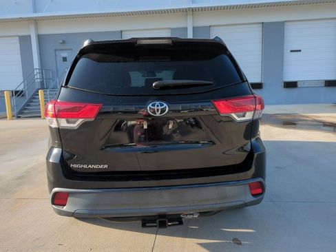 Used 2019 Toyota Highlander LE image 6